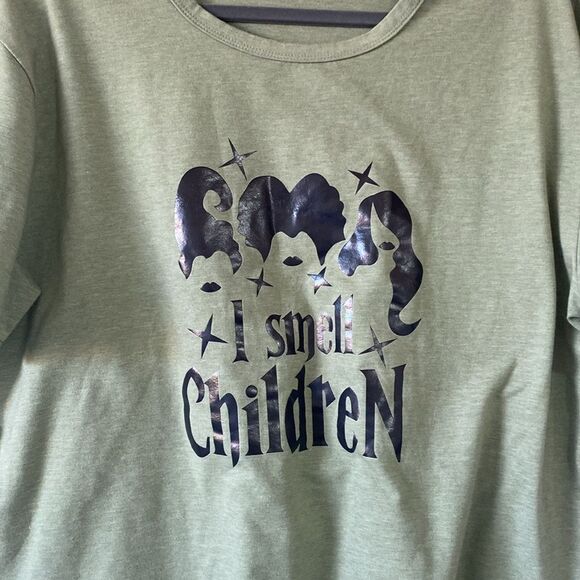 Hocus Pocus “I Smell Children” Green Graphic Tee with Bold Design - Picture 2 of 4